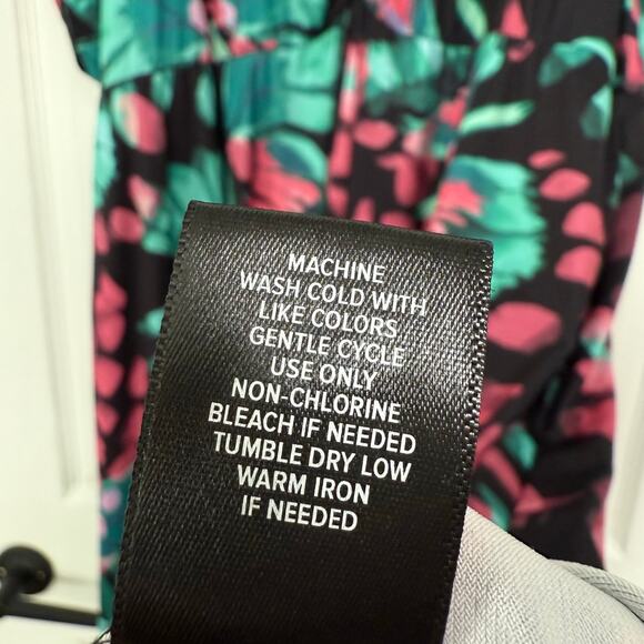 Torrid Women's Butterfly Print V-Neck With Side Pockets Dress Size 3 - Picture 13 of 16